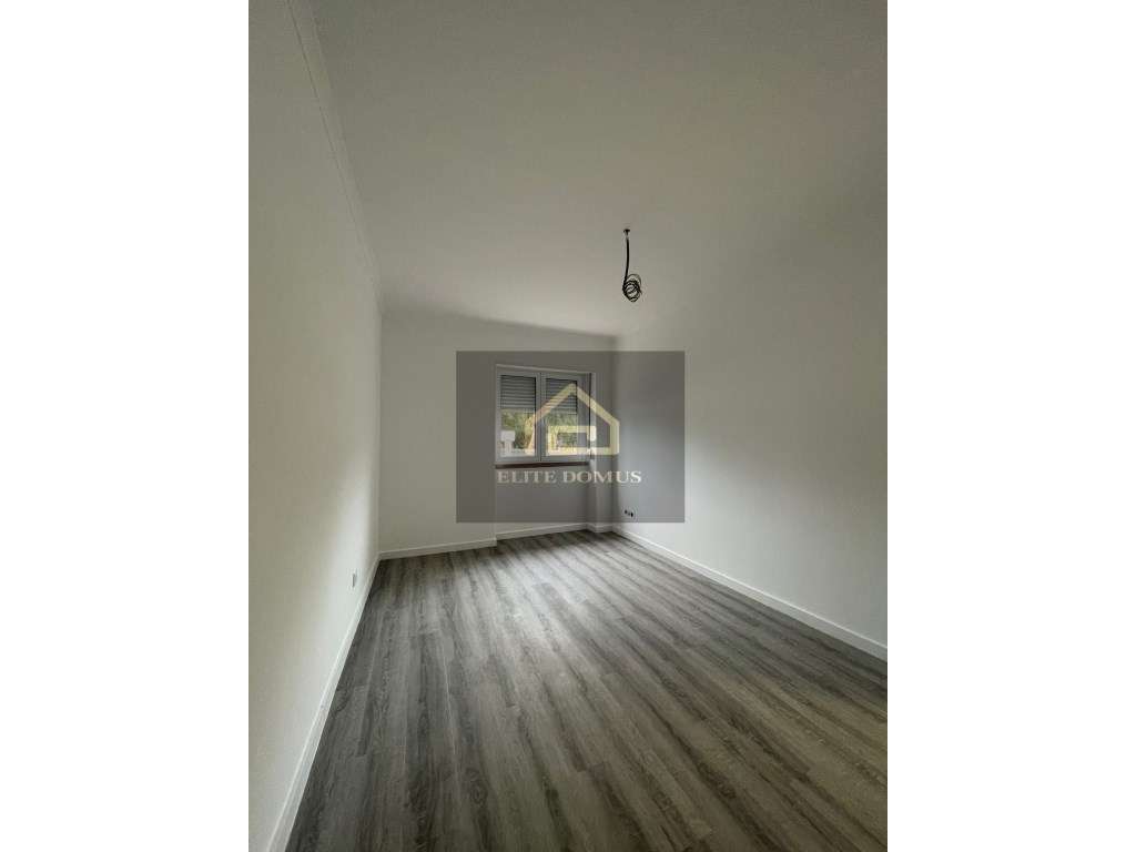 T2 com terraço, totalmente remodelado, Alfornelos! - Grande imagem: 4/22