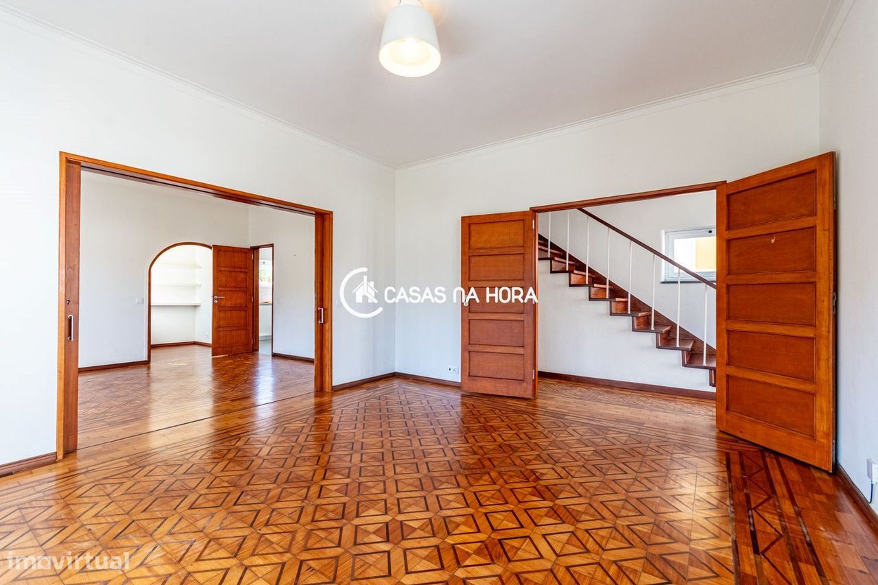 Moradia T3+T1 junto à Avenida de Sintra. - Grande imagem: 1/30