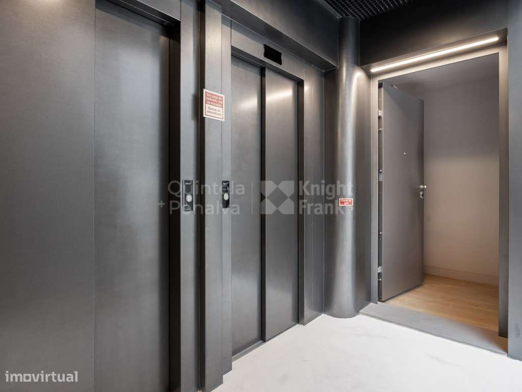 Apartamento T2 com estacionamento à venda nas Avenidas Novas-25