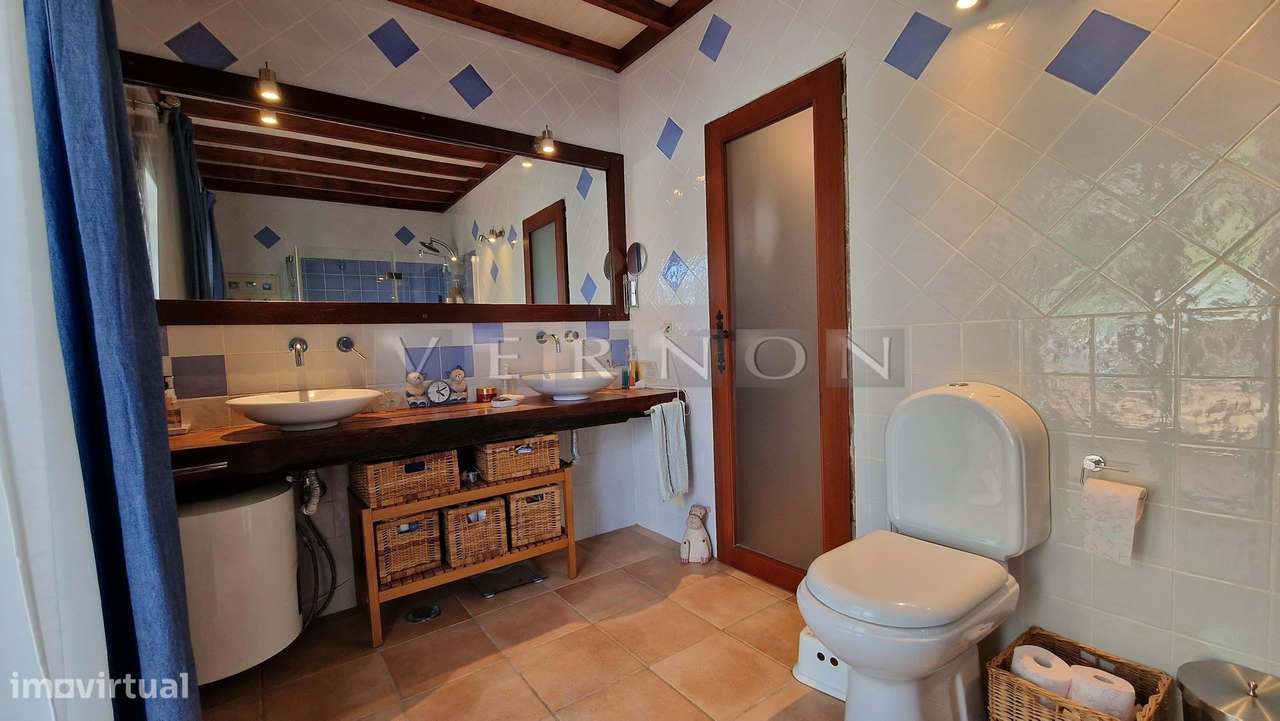 Charmosa e espaçosa moradia com 3 quartos e piscina para venda entre L-30