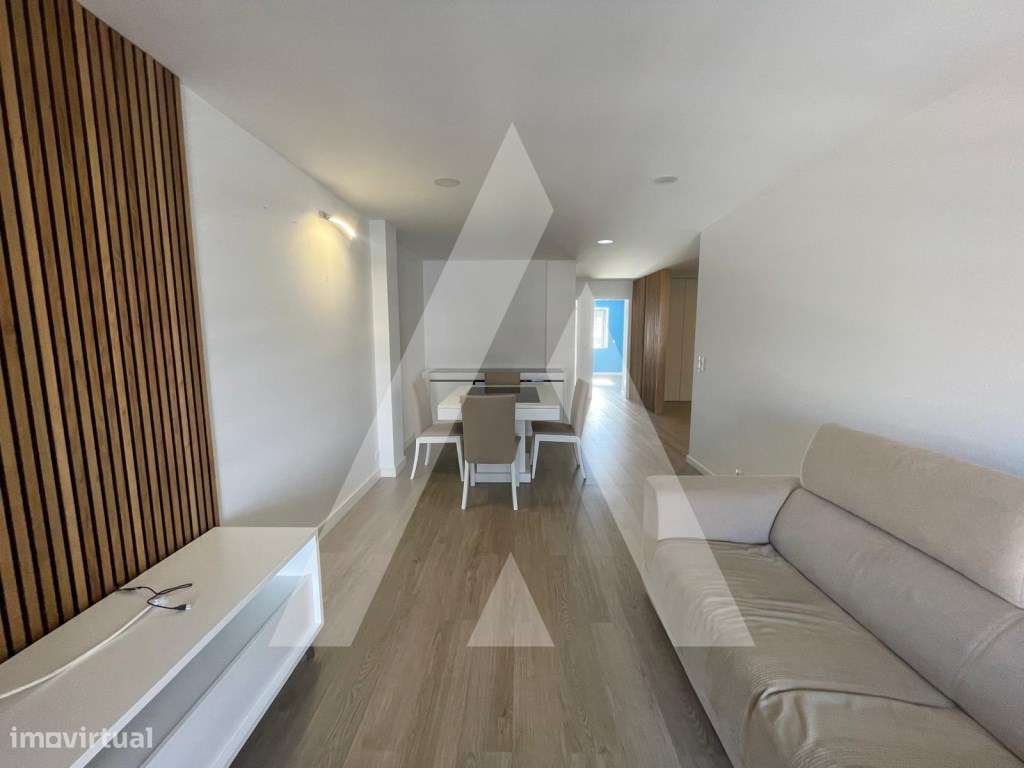 Apartamento T3 localizado na Avenida Dr. Lourenço Peixinho em Aveiro. - Grande imagem: 2/9