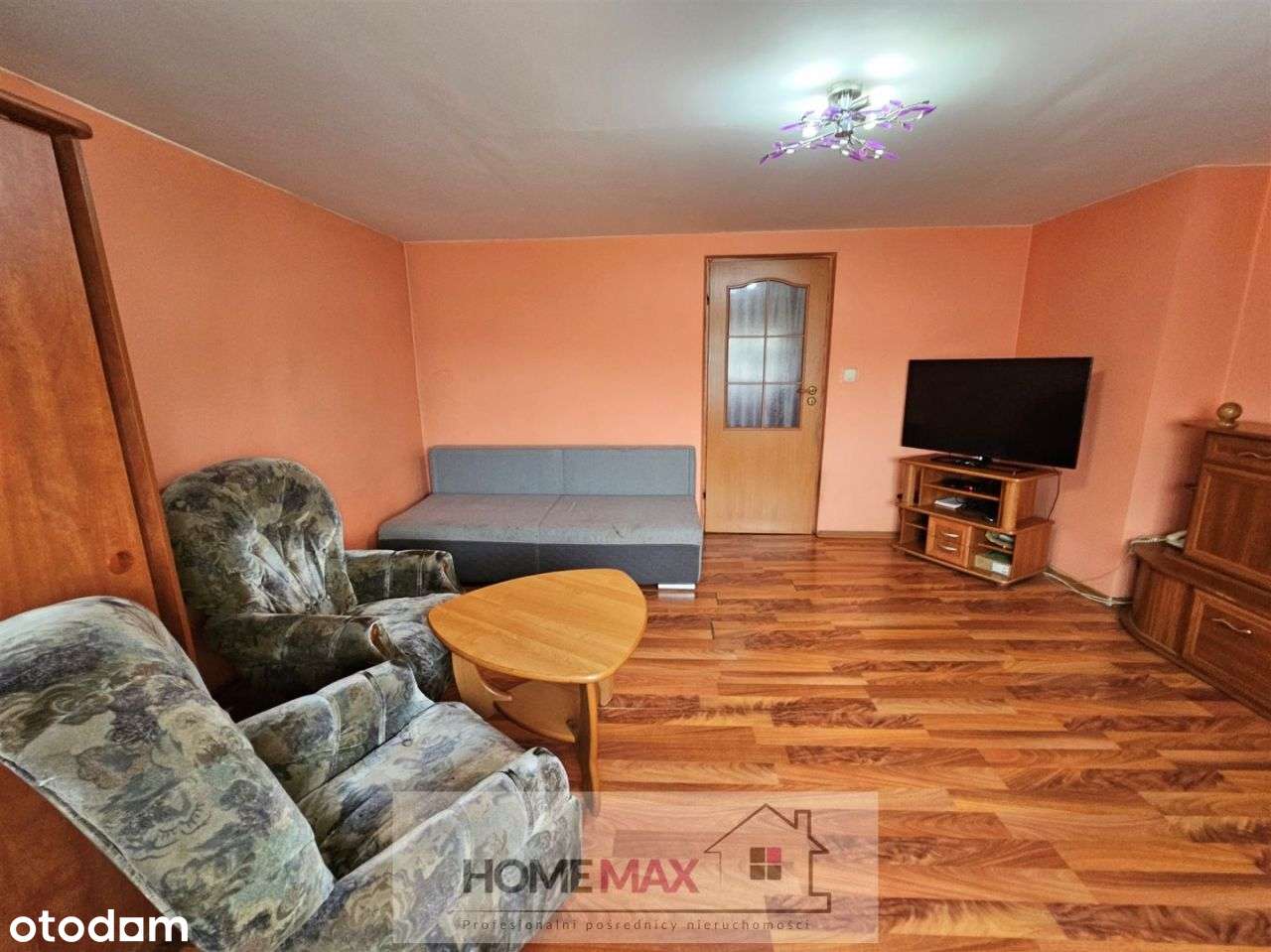 Budynek mieszkalny z zabudowaniami gospodarczymi-2