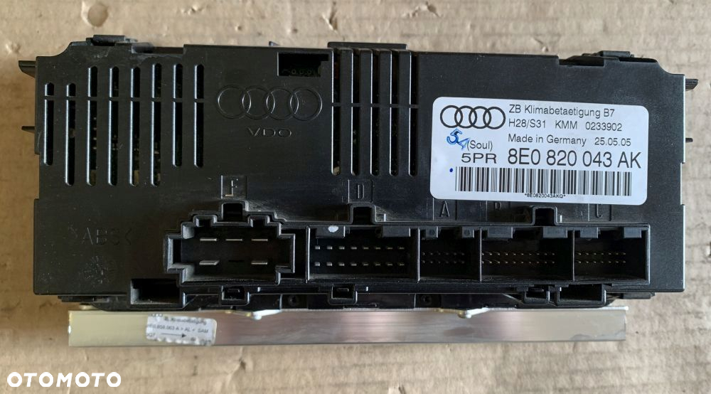 Panel klimatyzacji AUDI A4 8E0820043AK - 5