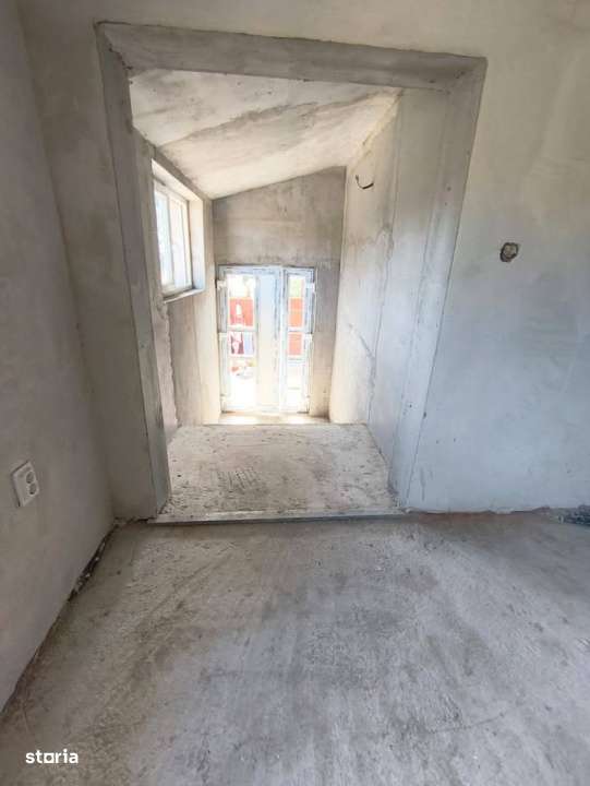 Casa de vanzare 80 mp - 4 camere- teren 400mp -105 000 euro.-5