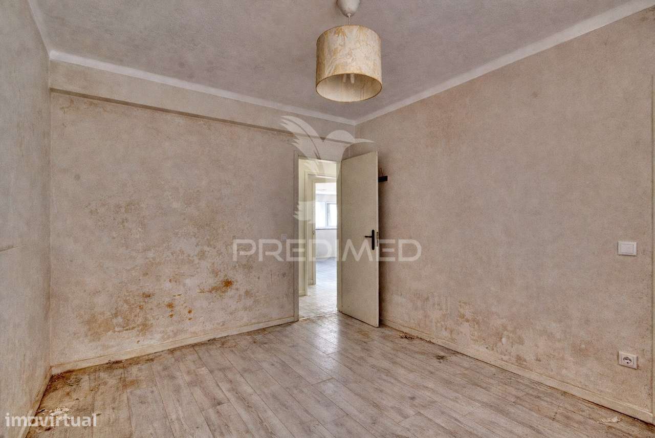 Apartamento T2 para Remodelação Total - Grande imagem: 4/6