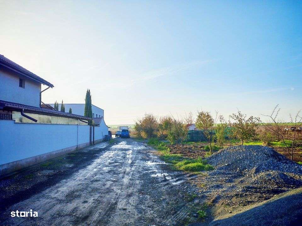 Teren langa case cu dubla deschidere si utilitati aproape-8