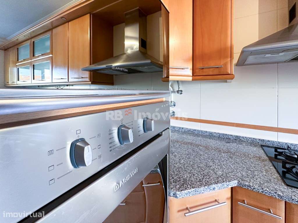 Apartamento T3 c/ Garagem, Sótão e 2 Varandas - Santarém-31