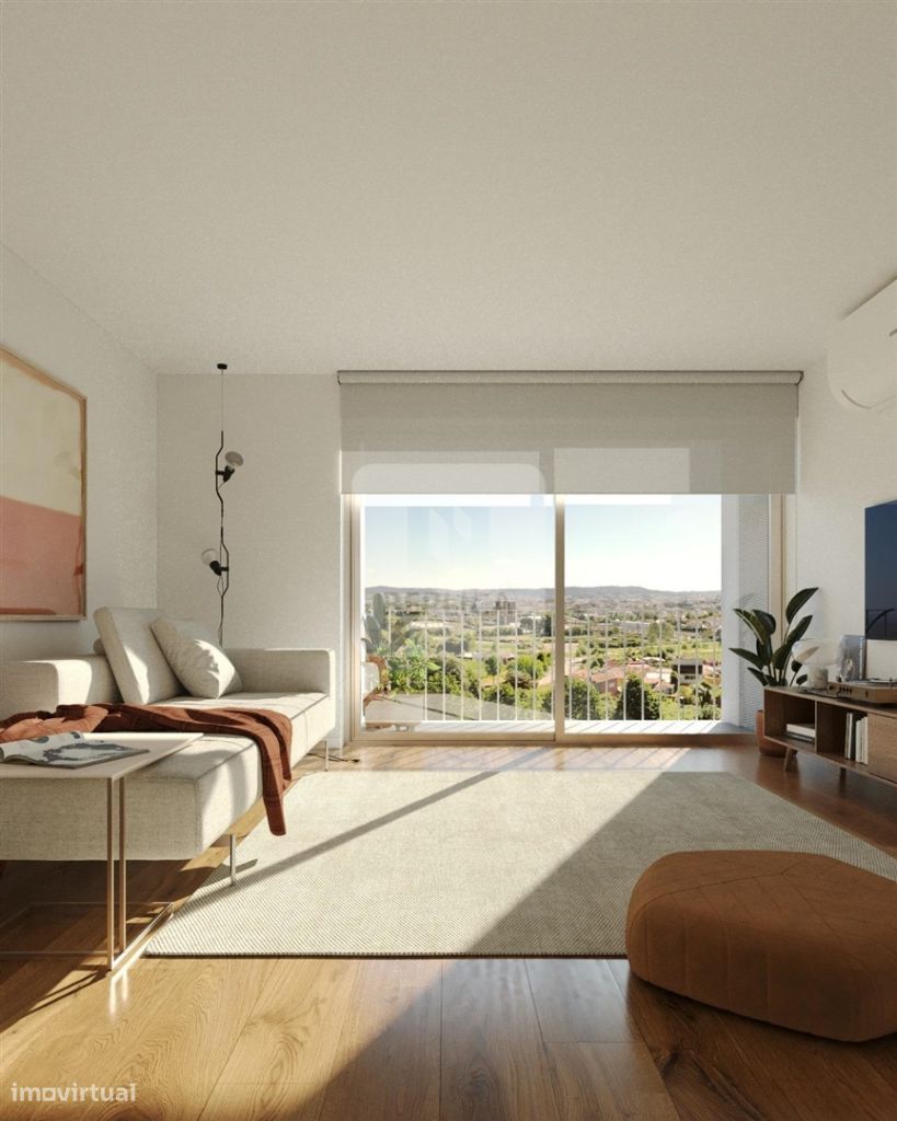 Apartamento T2 com Varanda e Garagem próximo à Avenida Fernão Magalhãe - Grande imagem: 1/10