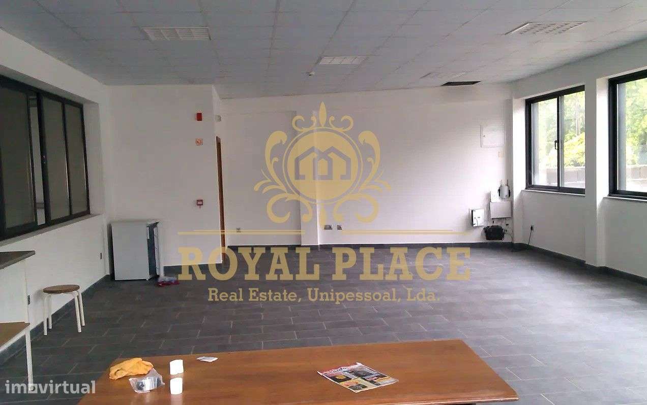 Armazém industrial com área coberta de 740 m2 em Lourosa - Grande imagem: 4/5