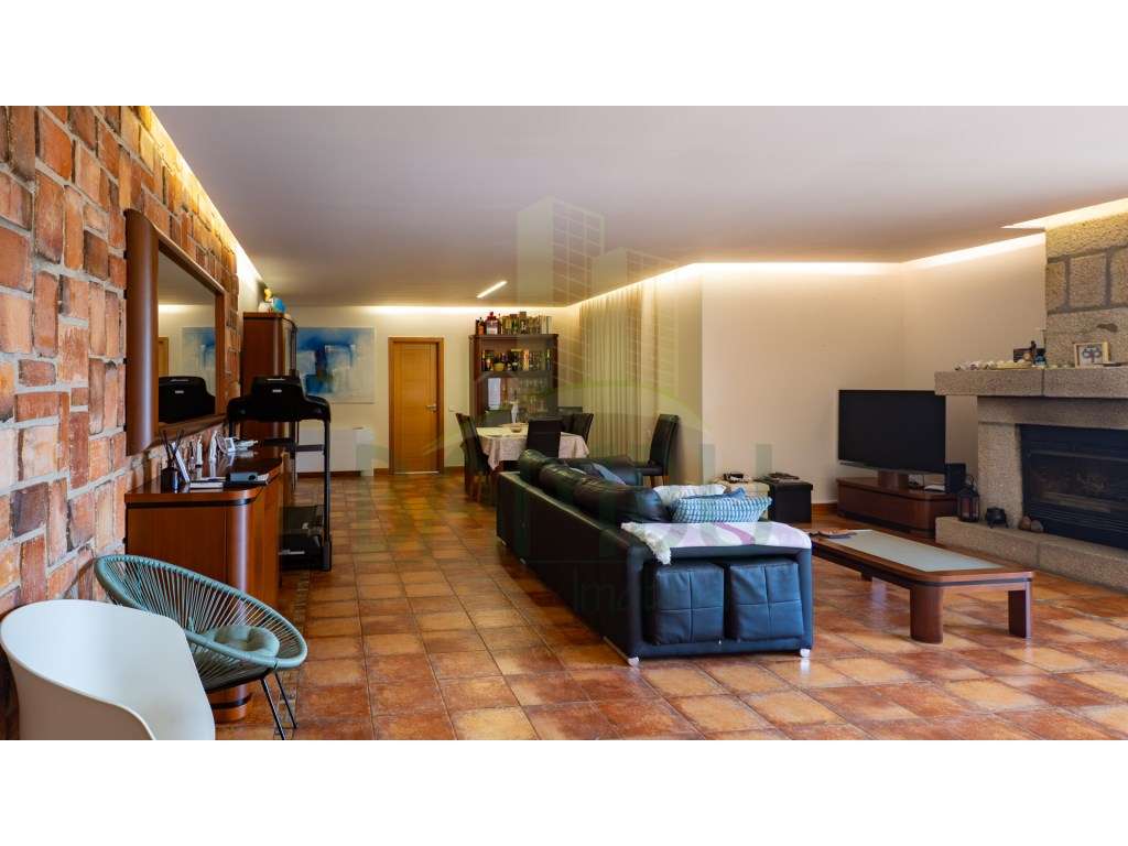 Moradia T4 térrea, com piscina, para venda em Vilar de Mouros.-17