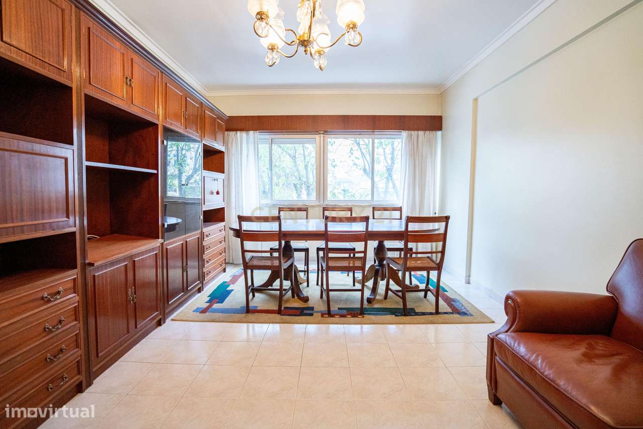 Apartamento T2 | 90 m² | Massamá-0