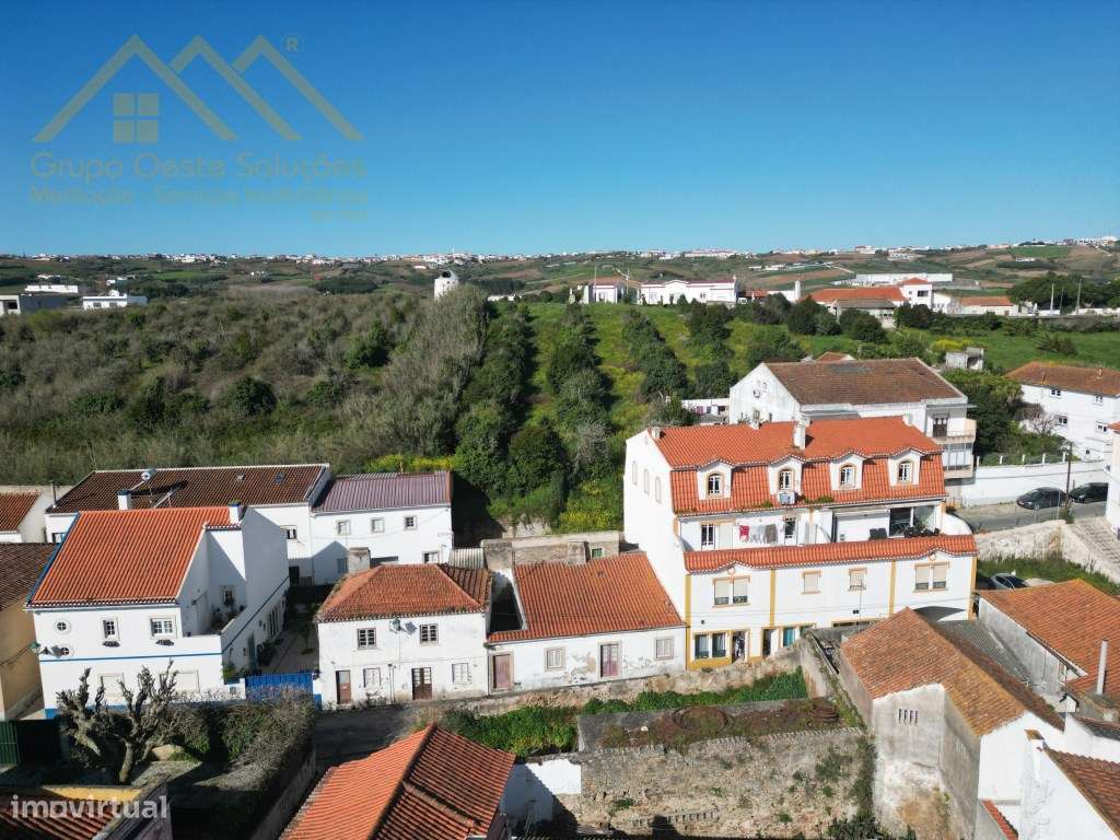 Prédio para recuperar no Centro da Lourinhã-4