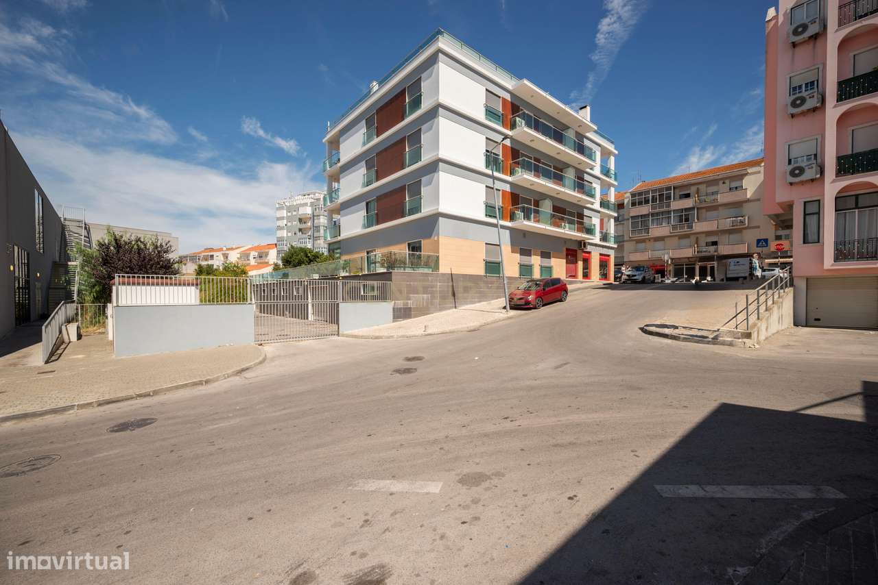 APARTAMENTO T4 DE SONHO NA AMORA | SEIXAL-35