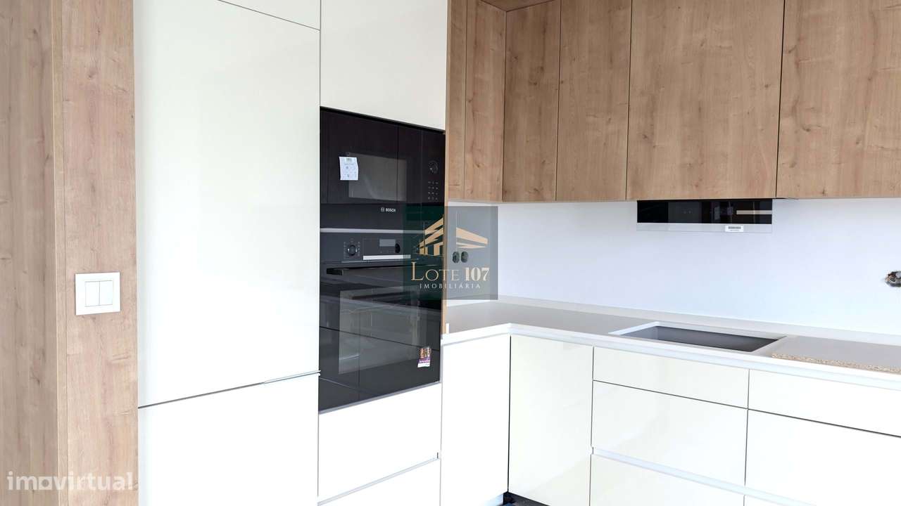 Apartamento T2 Novo em Val Flores-7