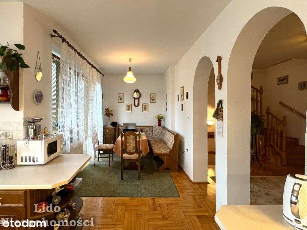 Dom w atrakcyjnej lokalizacji-7