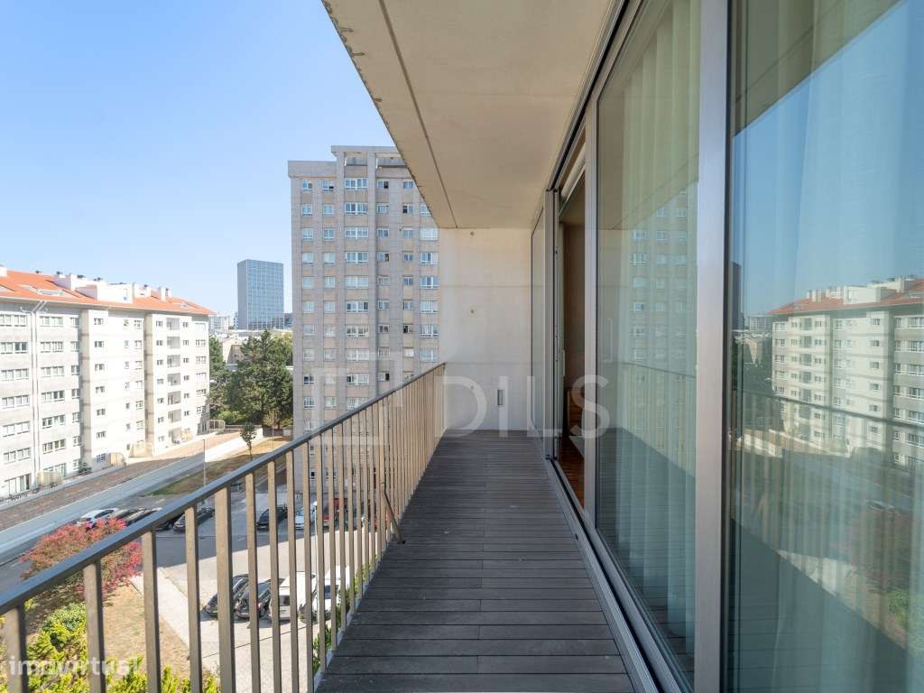 Apartamento T2 com varandas e garagem-15
