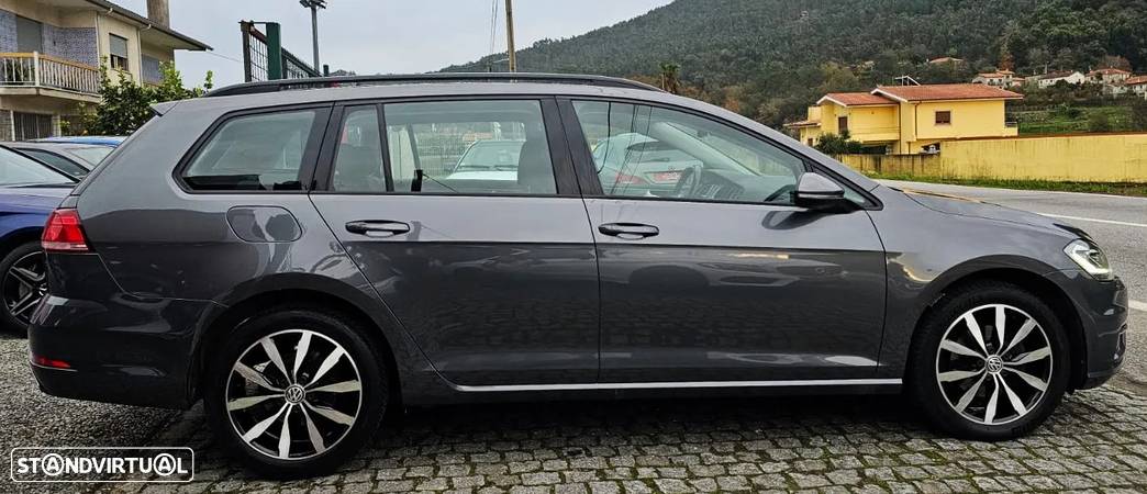 VW Golf Variant 1.6 TDi Highline DSG - 24