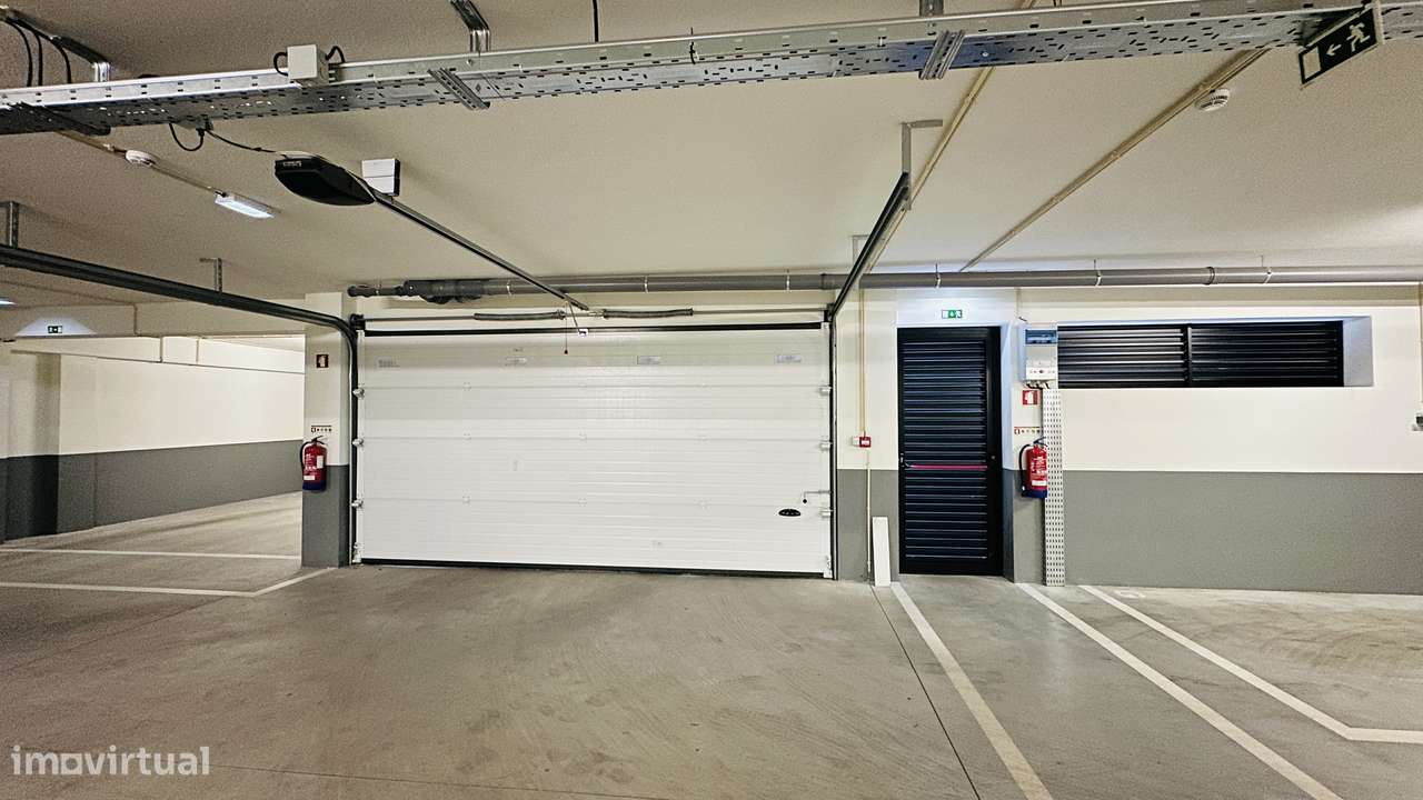 ÚNICO - T3+1 Novo, Último Piso, c/ Varandas e Garagem 3 automóveis-25