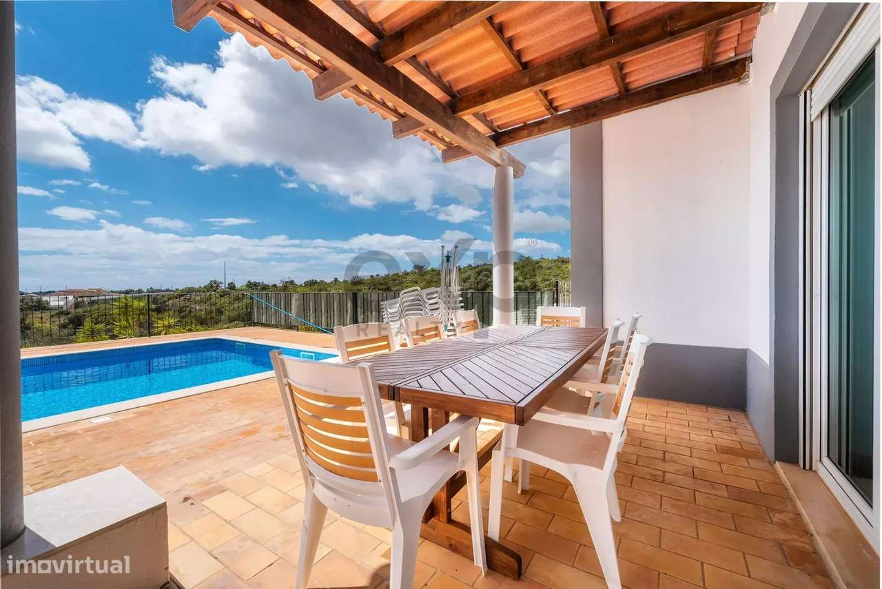 Moradia ampla e confortável com piscina e jardim maduro na primeira li - Grande imagem: 4/60