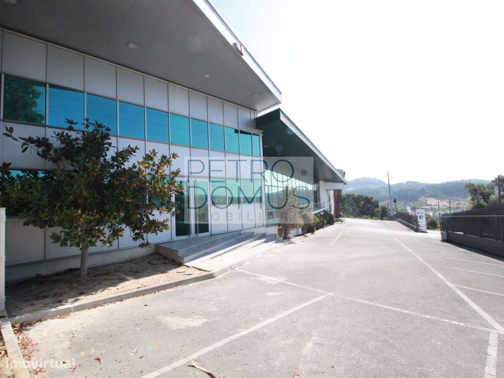 PAVILHÃO DESTINADO A INDÚSTRIA COM 2 PISOS DE ESCRITÓRIOS - Grande imagem: 4/27