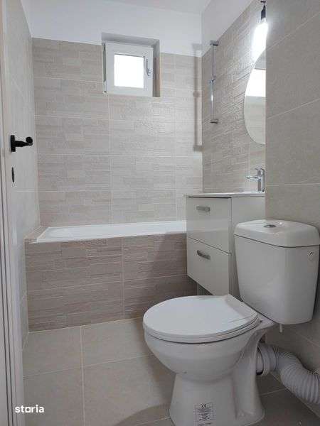 Apartament 3 camere semidecomandat, 7/10, renovat, bloc reabilitat.
