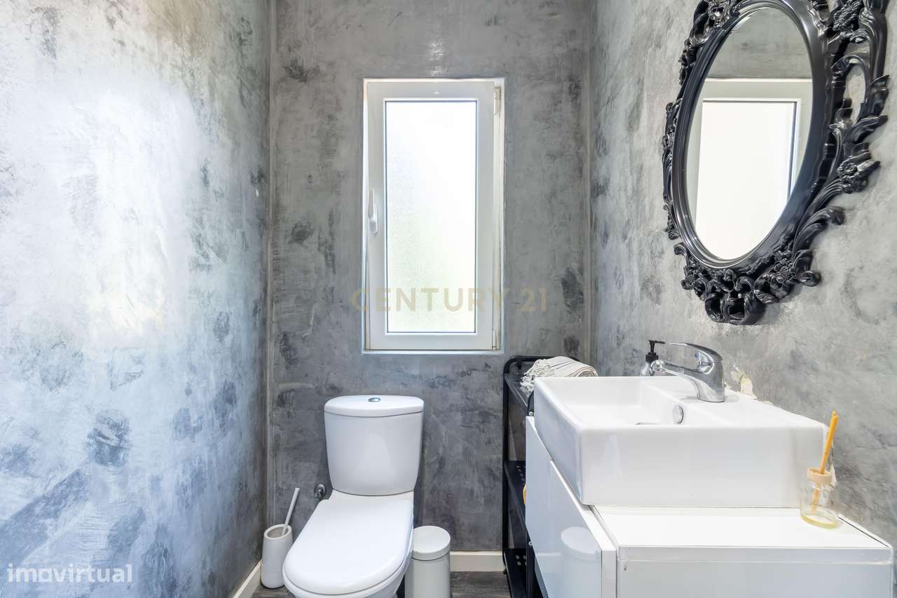 T2 Remodelado com Charme e Vibe Cosmopolita em Sapadores / Graça-15