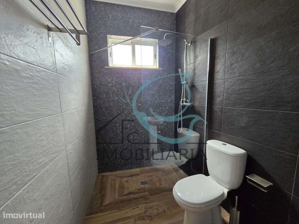 EXCLUSIVO - Excelente moradia de 2 pisos, com licença AL-37