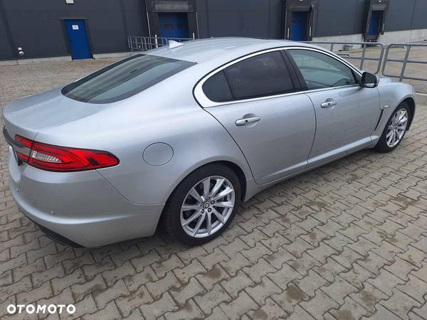 Jaguar XF 2.0 T Portfolio - 4