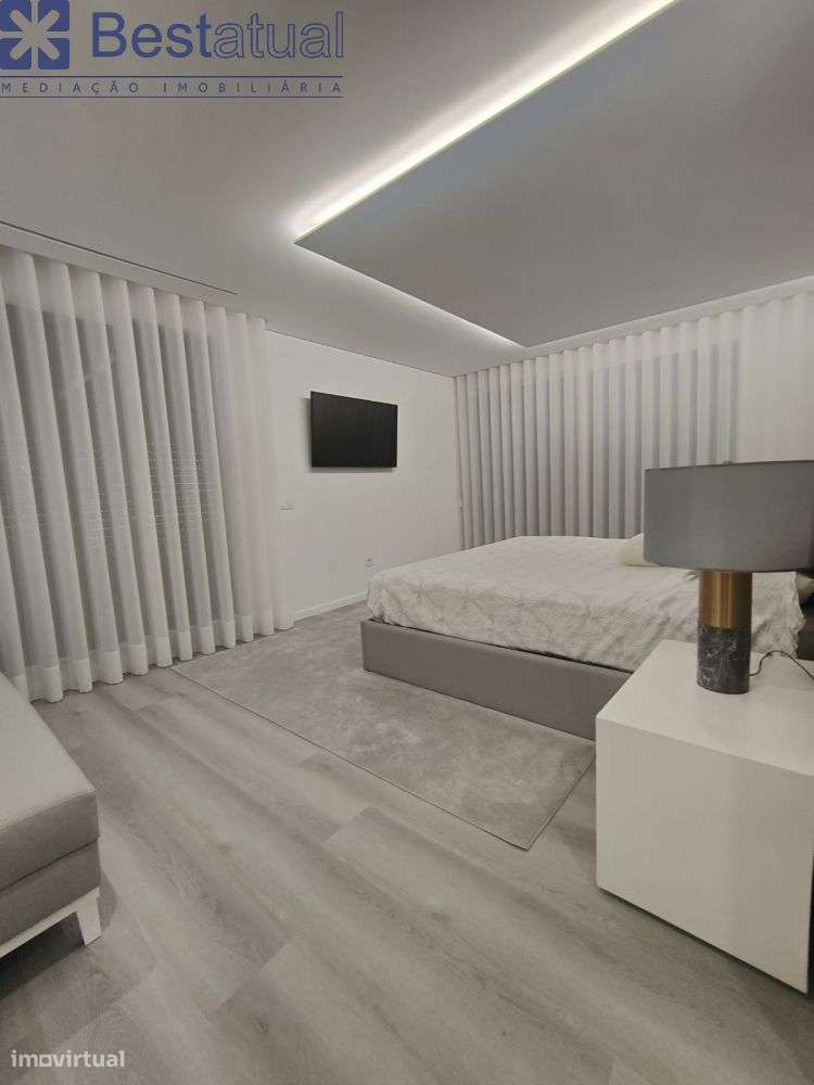 Moradia T 3 -4 frentes- de Luxo c/Piscina - Sande São Lourenço-40