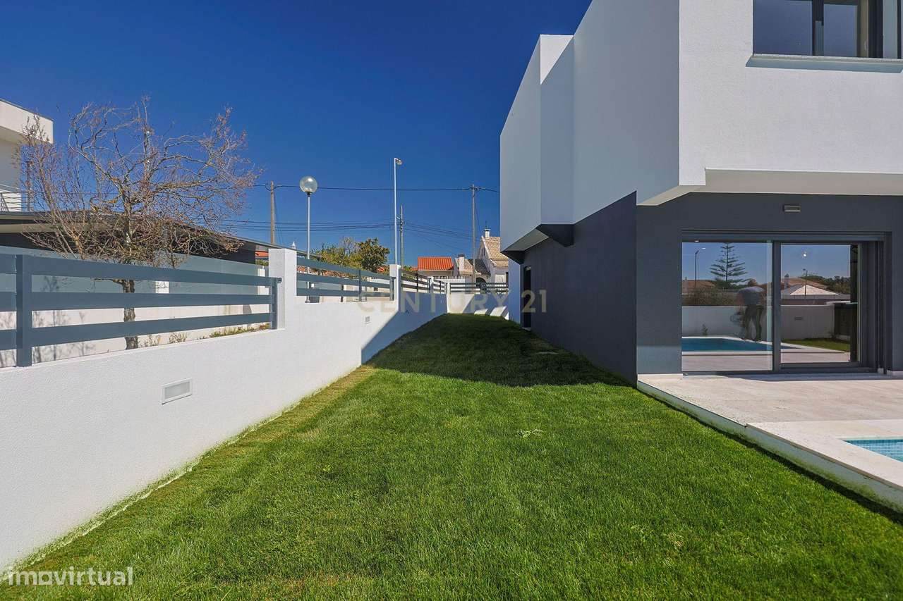Moradia T4 em Charneca de Caparica, Almada-44