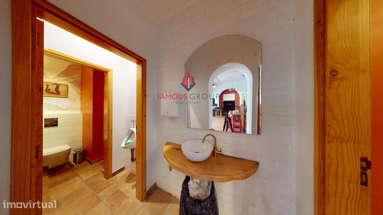 Prédio Histórico com Alojamento Local, Restauração e Espaço...-24