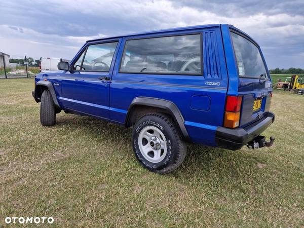 Jeep Cherokee 2.5 - 8