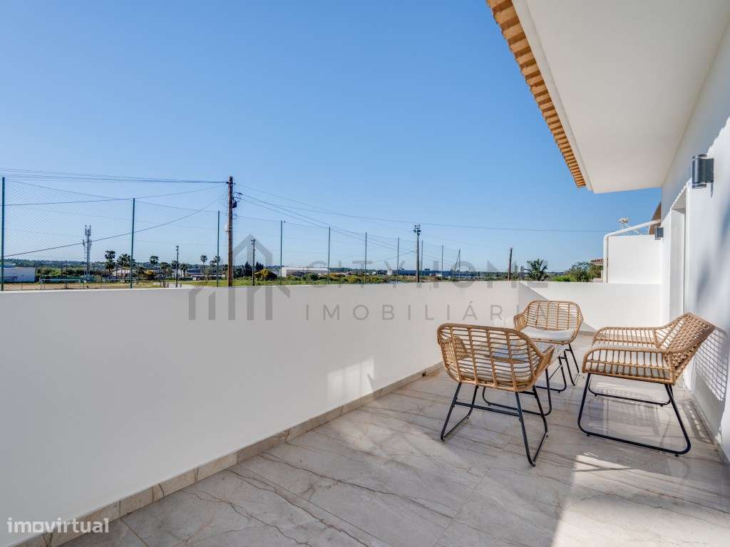 Moradia T3 com piscina e garagem em Lagoa-31