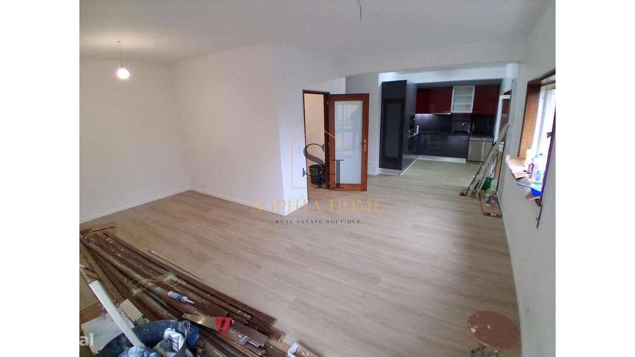 T2 Renovado em Baguim do Monte - Grande imagem: 2/35