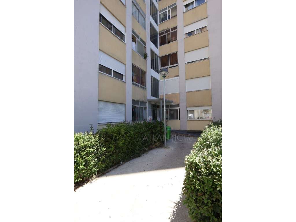 Apartamento T3 Santo António dos Cavaleiros-17