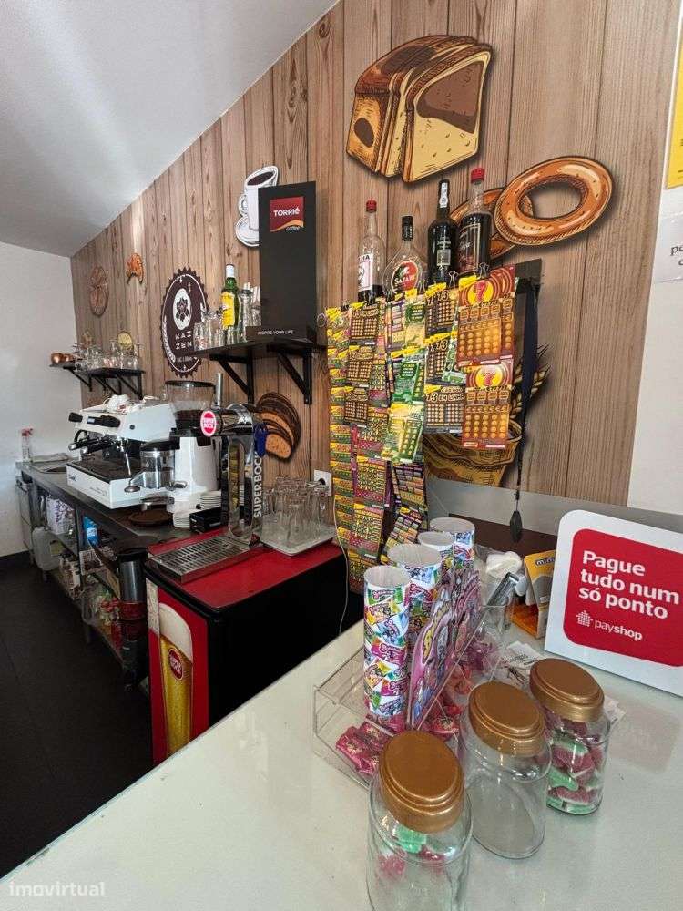 Trespasse de café com esplanada próximo ao Centro da Maia.-1