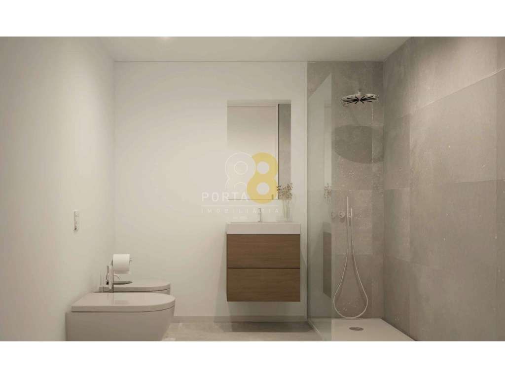 T3 em Matosinhos com 3 suites, varanda e box com cerca de 33m2-8