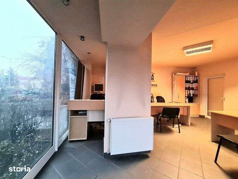 Spatiu birouri/comercial cu vitrina mare de 11 ml la B-dul Zizinului-7