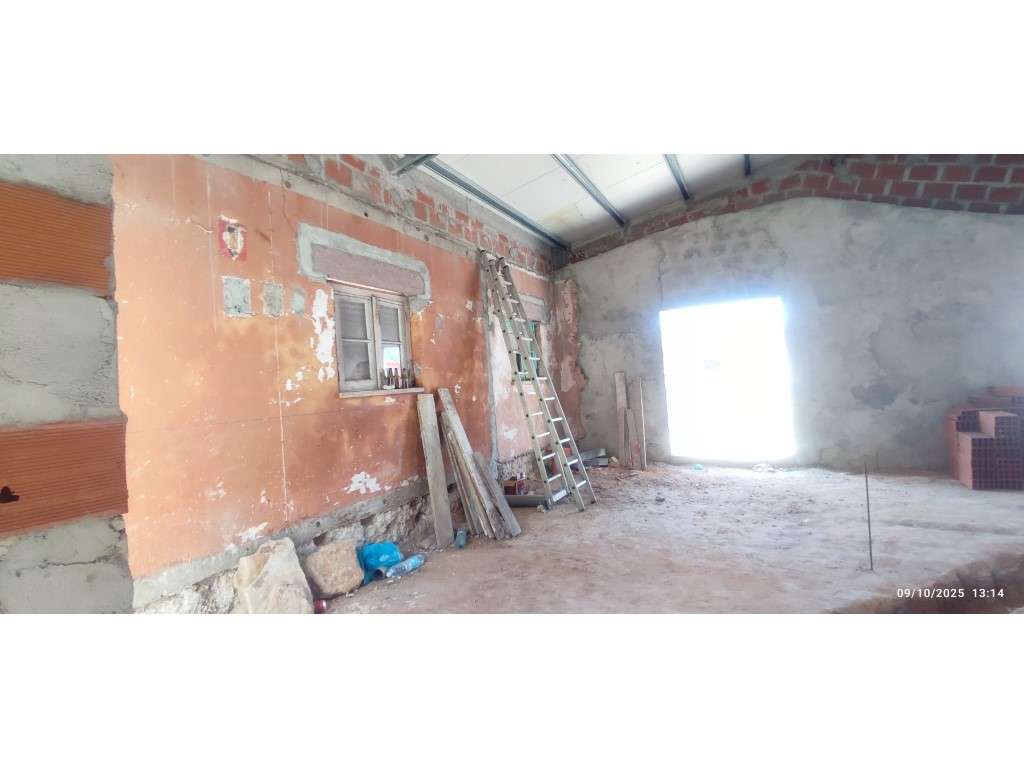 Casa para restauro, excelente oportunidade, com potencial investimento-14