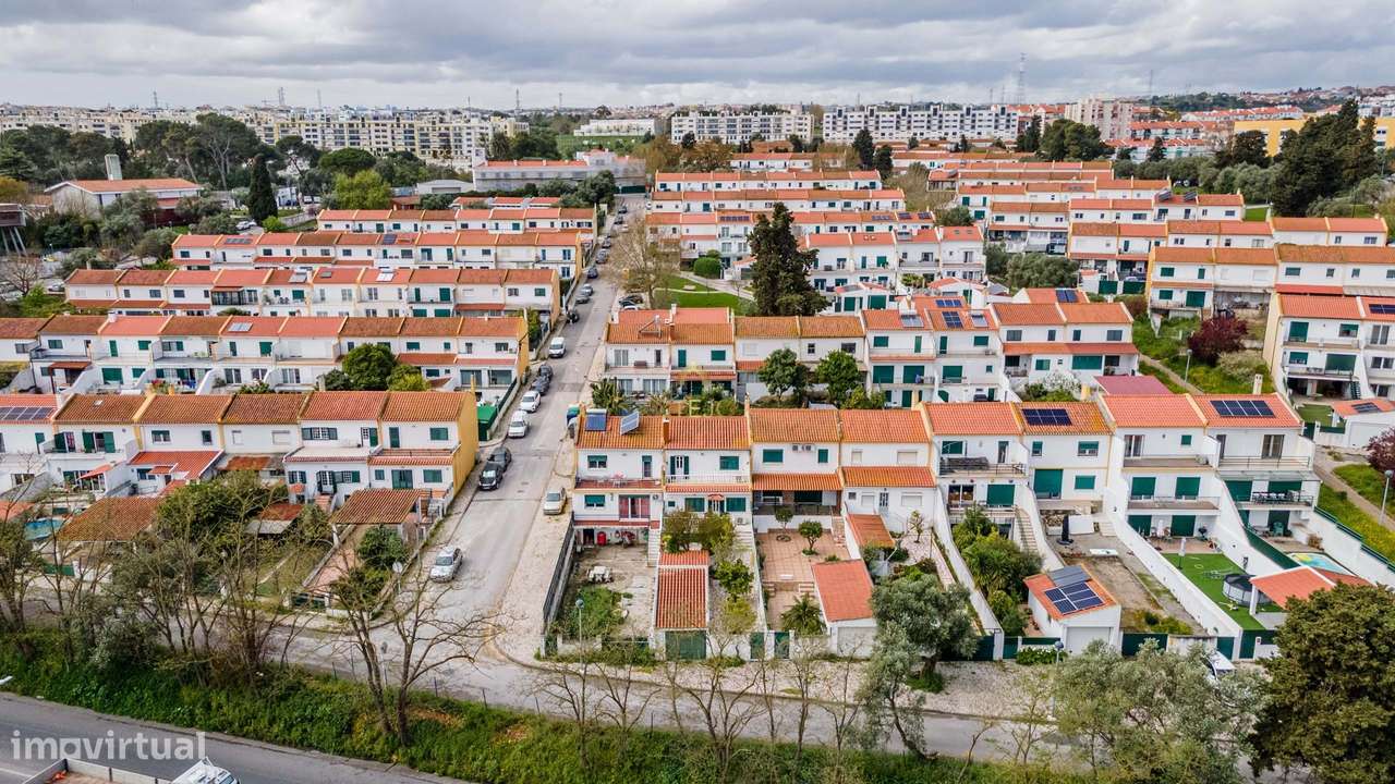 Moradia T2 Moderna com Pátio, Varanda e Chão Radiante – Bairro da Petr-42