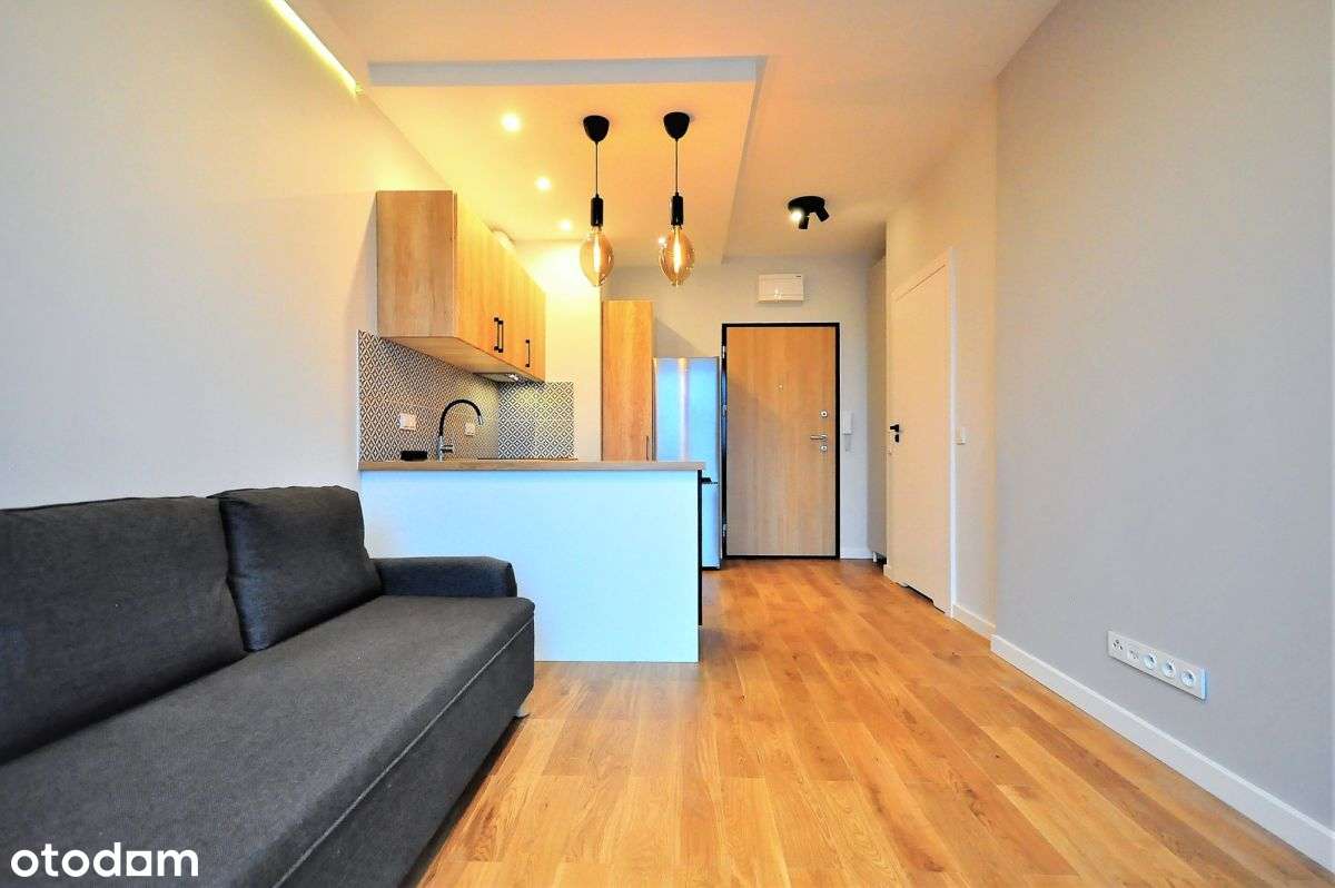 Kawalerka z sypialnią, balkonem i garażem.-1