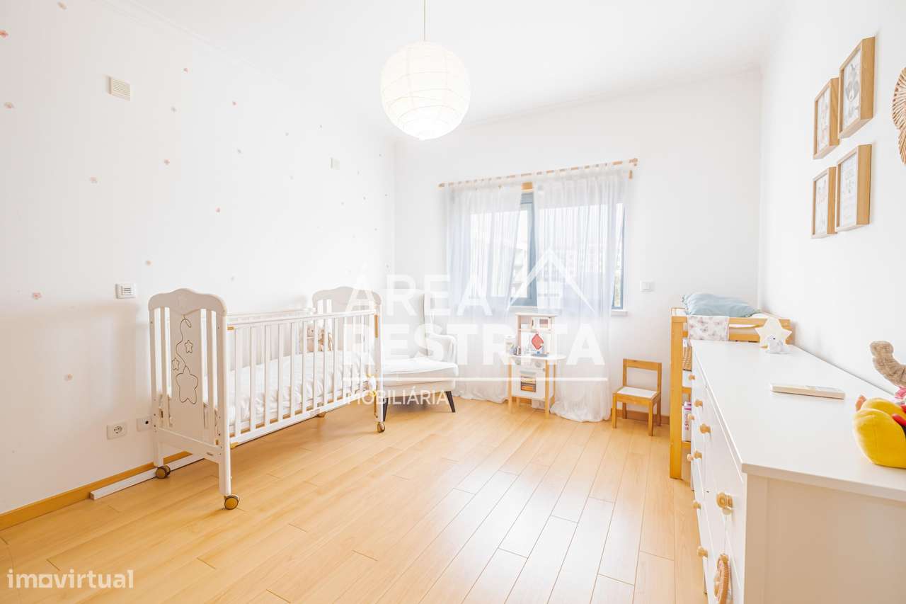 Apartamento T3 com parqueamento e varanda no Parque Luso em Corroios-32