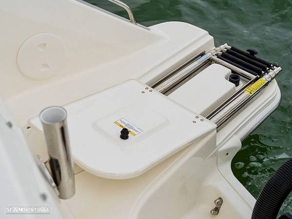 Boston Whaler 240 Vantage - 26