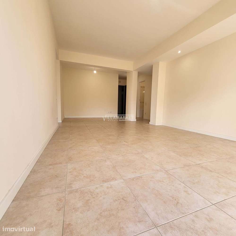 Apartamento T2 renovado com 80 m2 inserido no 9º andar de um edifício - Grande imagem: 5/11