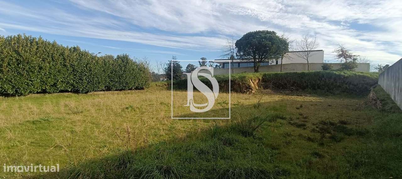 Land for sale in Vila Nova de Famalicão, Portugal — €135,000