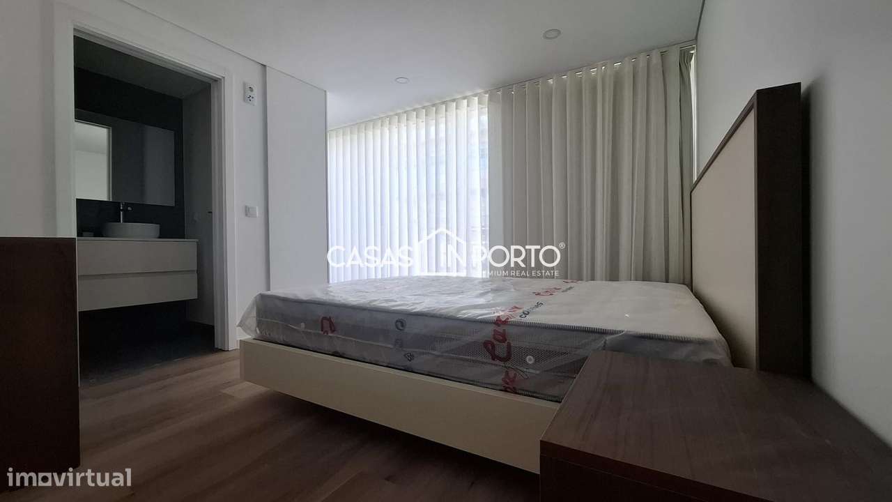 Moradia Triplex T2 com Terraço - Localização Premium junto à Lapa,-19