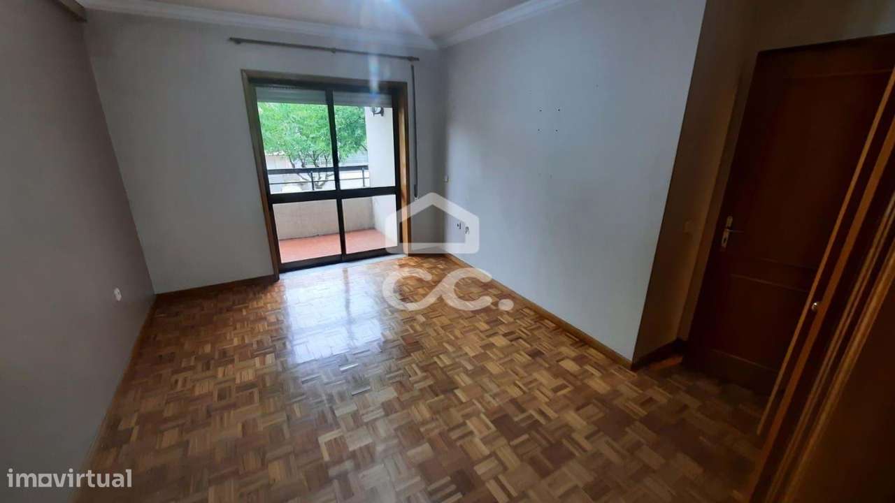 Apartamento T3+1 situado na zona da Levada, em Rio Tinto, Gondomar-8