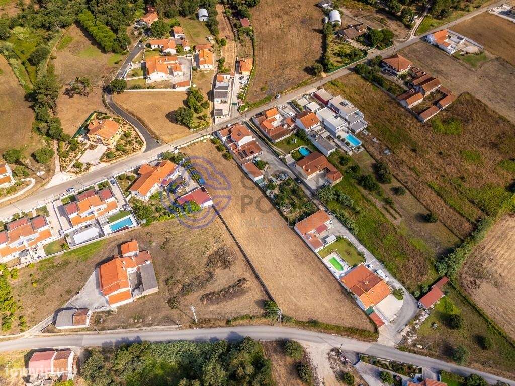 Terreno para a construção de 4 moradias com piscina e garagem - Grande imagem: 5/24