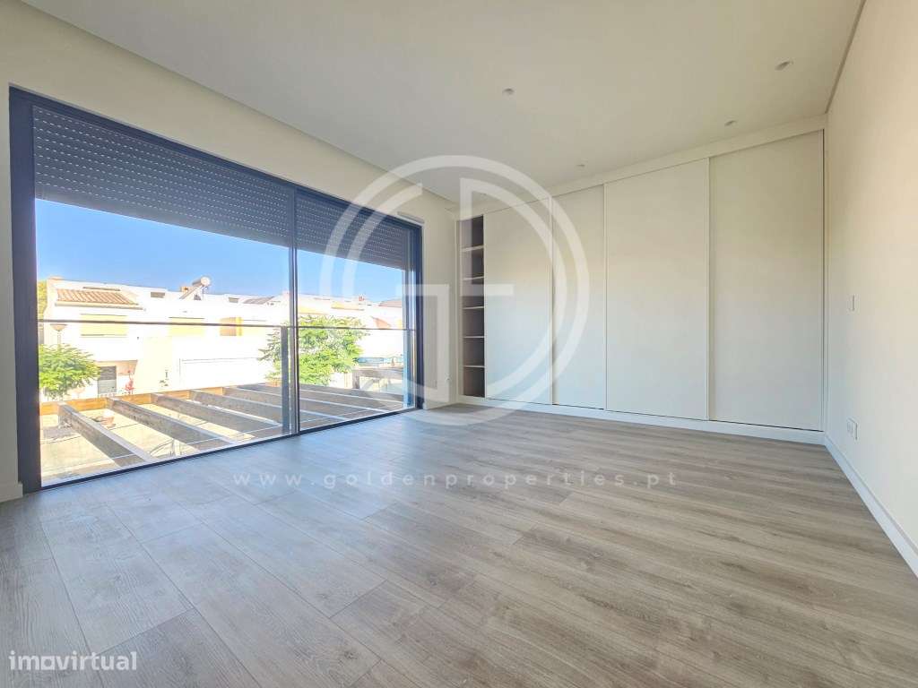 Moradias em Banda T4 em Montenegro, Faro - Grande imagem: 5/93