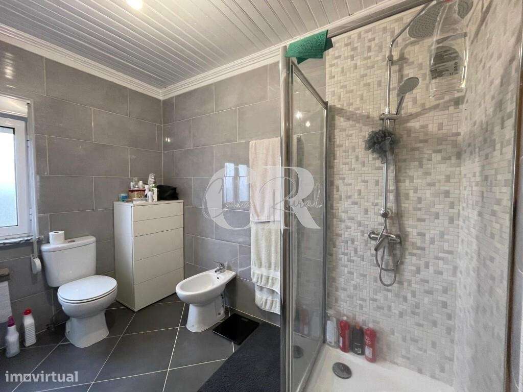 Casa de 4 quartas renovada com terreno em Vila Nova de Poiares-11